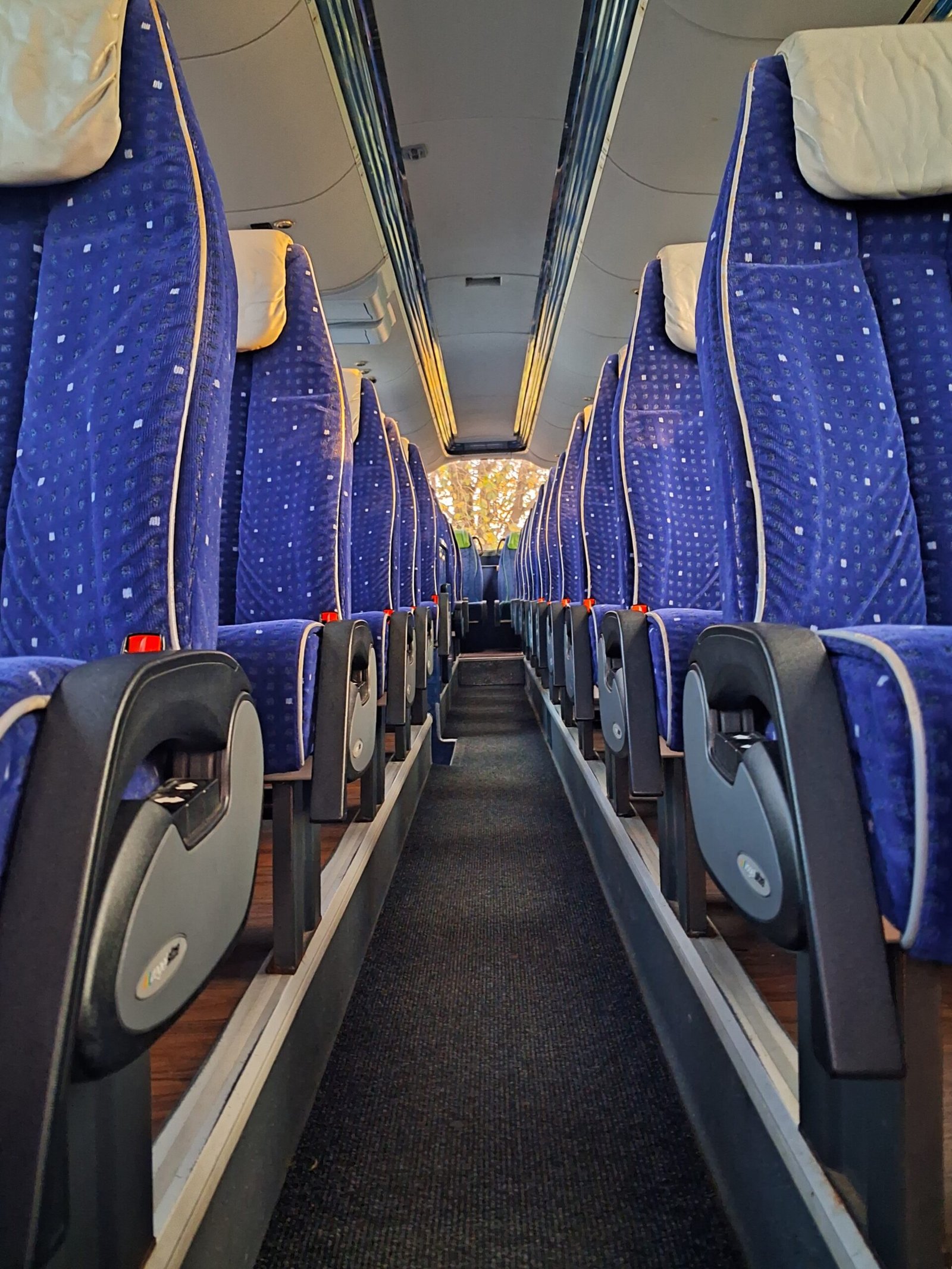 50-vietu-autobuso-salonas-kaune-keleiviu-pervezimams