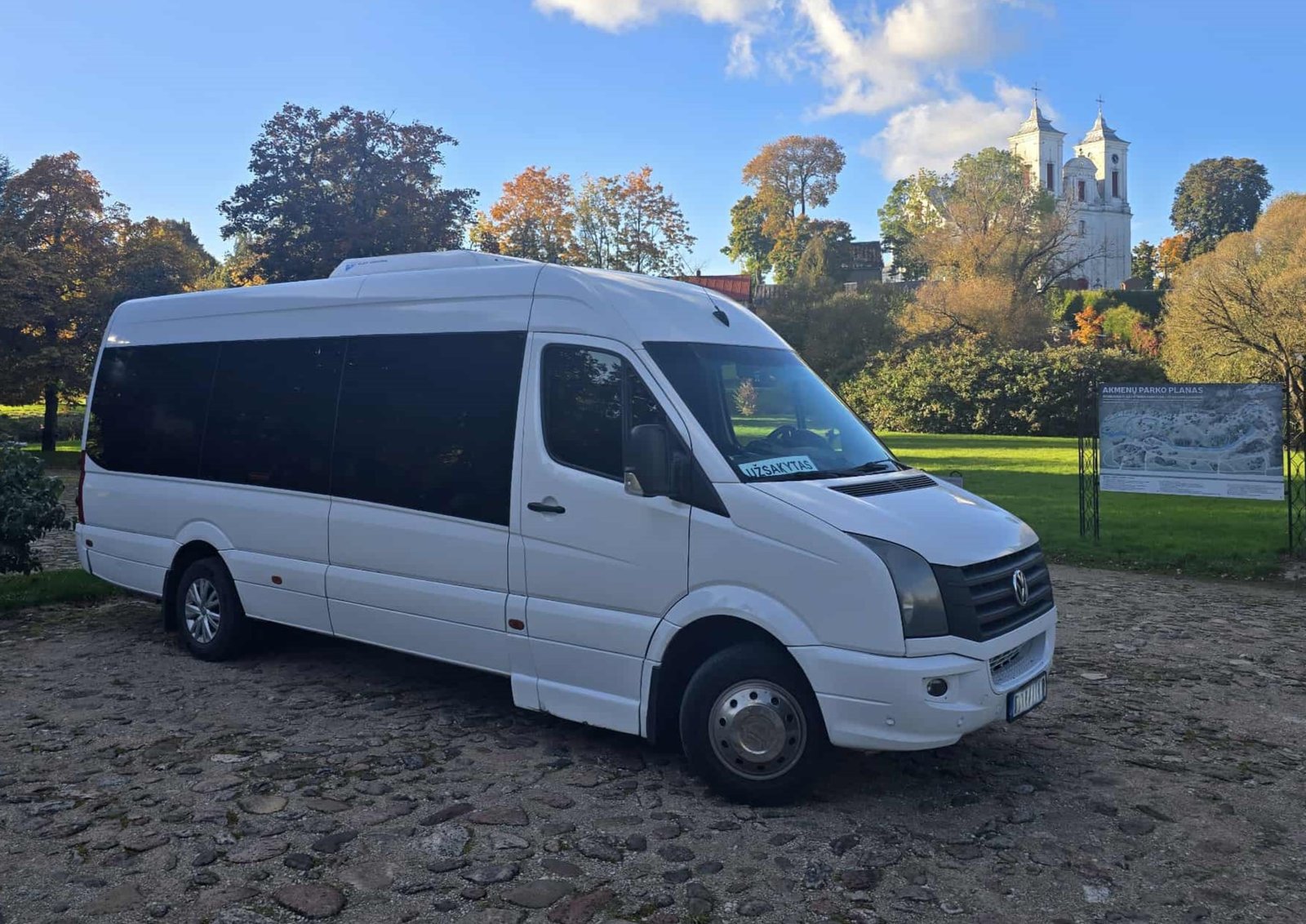 vw-crafter-20-vietu-mikroautobusas-kaune-autobusu-nuoma